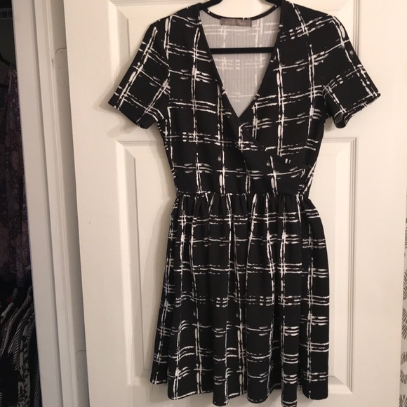 Black and white dress - Picture 1 of 4